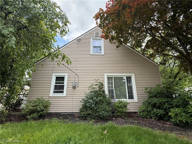 1479 Maplewood Street NE, Warren, OH 44483
