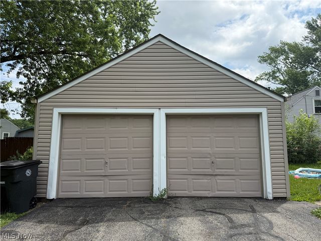 1479 Maplewood Street NE, Warren, OH 44483
