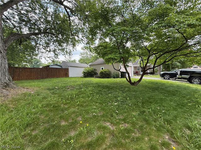 1479 Maplewood Street NE, Warren, OH 44483