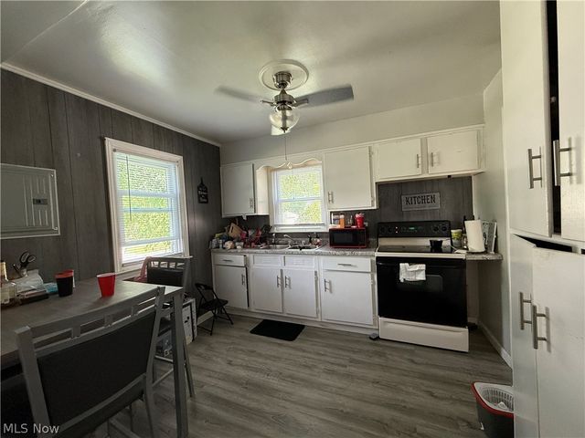1479 Maplewood Street NE, Warren, OH 44483