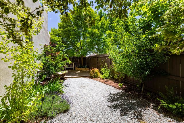 1554 Moki Lane, Santa Fe, NM 87507
