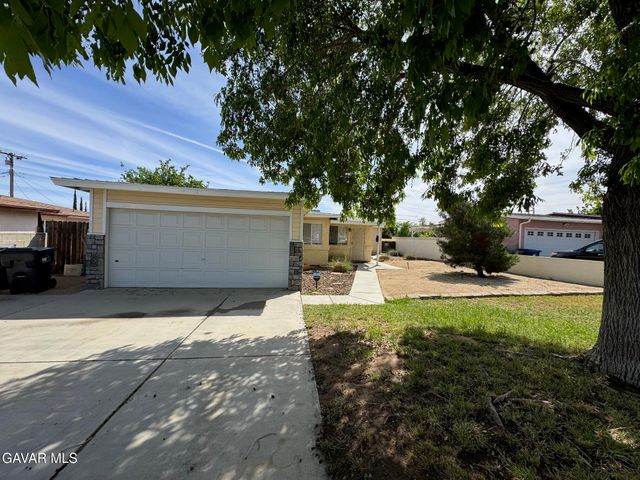 38820 Juniper Tree Road, Palmdale, CA 93551