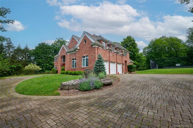 637 S Mountain Road, New City, NY 10956