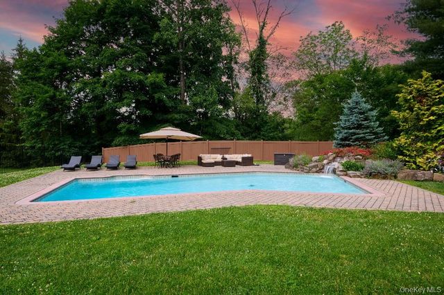 637 S Mountain Road, New City, NY 10956