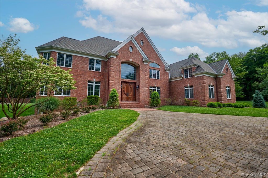 637 S Mountain Road, New City, NY 10956