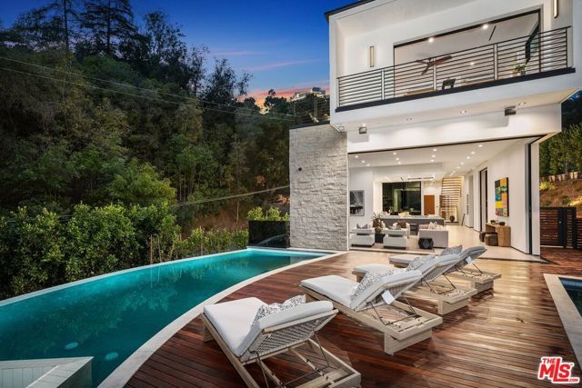 1200 Angelo Drive, Beverly Hills, CA 90210