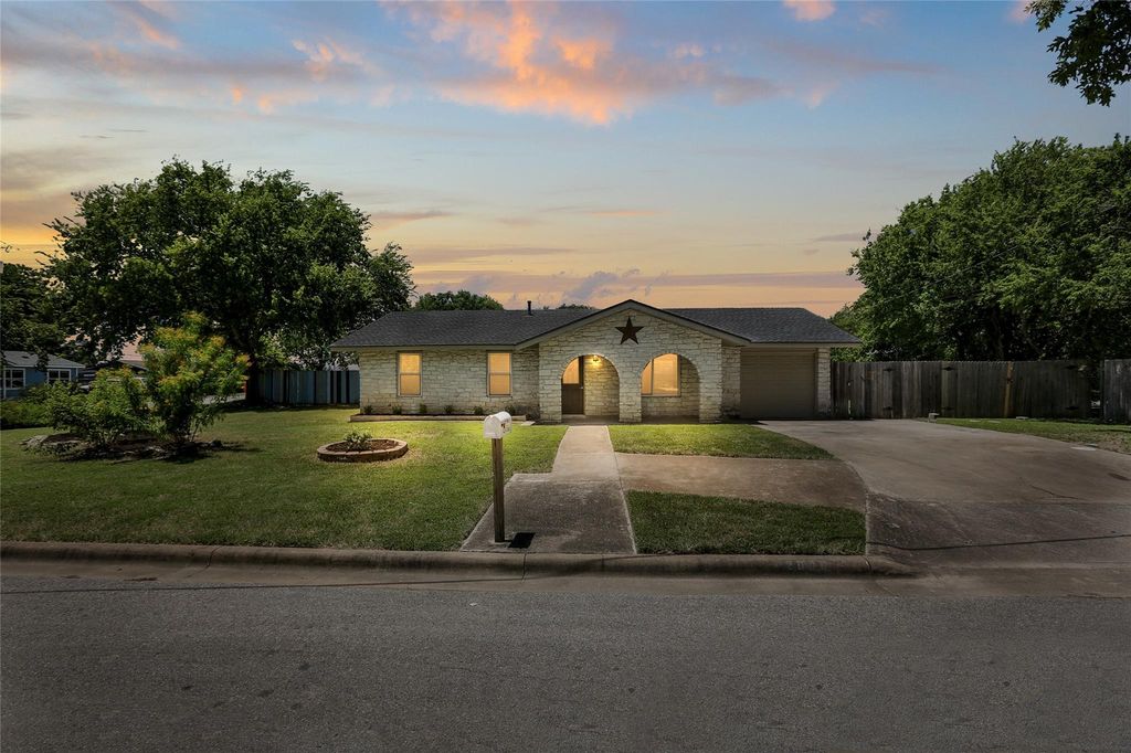 2006 S Ash ST, Georgetown, TX 78626