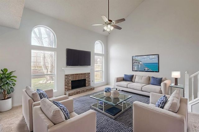 907 Waterford Way, Euless, TX 76039
