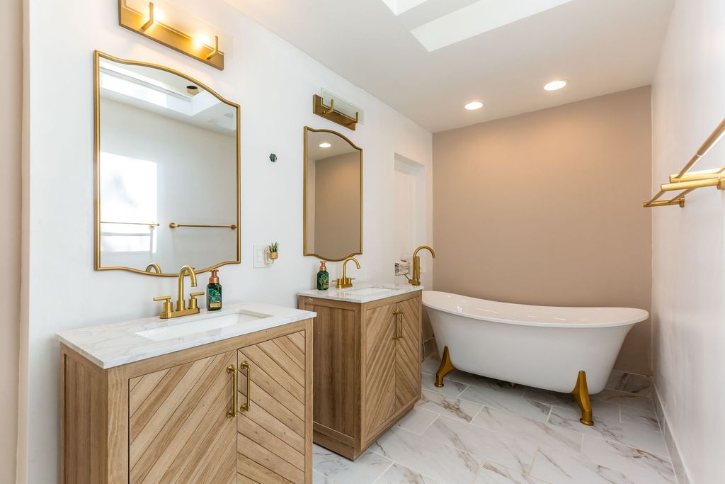 Image 13 of property listing at 1126 Crane Drive, Sleepy Hollow, IL 60118