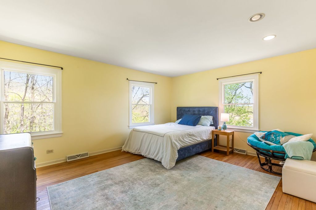Image 17 of property listing at 1126 Crane Drive, Sleepy Hollow, IL 60118