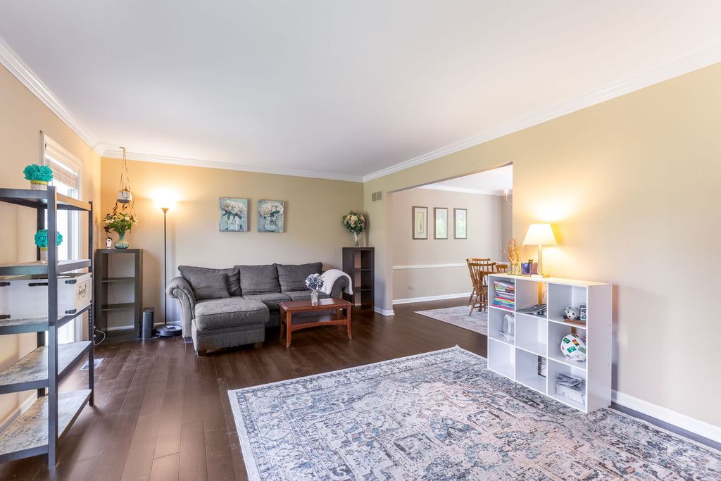 Image 3 of property listing at 1126 Crane Drive, Sleepy Hollow, IL 60118