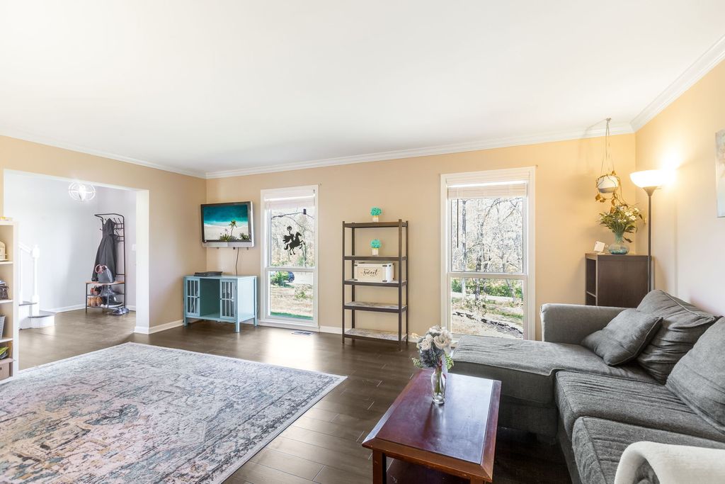 Image 4 of property listing at 1126 Crane Drive, Sleepy Hollow, IL 60118