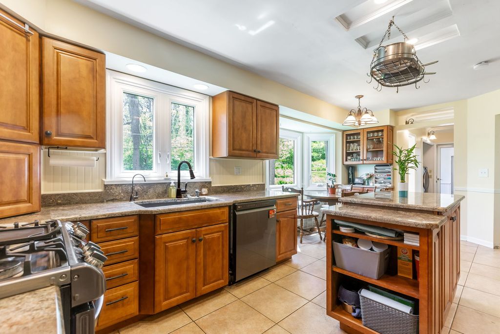 Image 6 of property listing at 1126 Crane Drive, Sleepy Hollow, IL 60118
