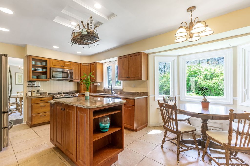 Image 9 of property listing at 1126 Crane Drive, Sleepy Hollow, IL 60118