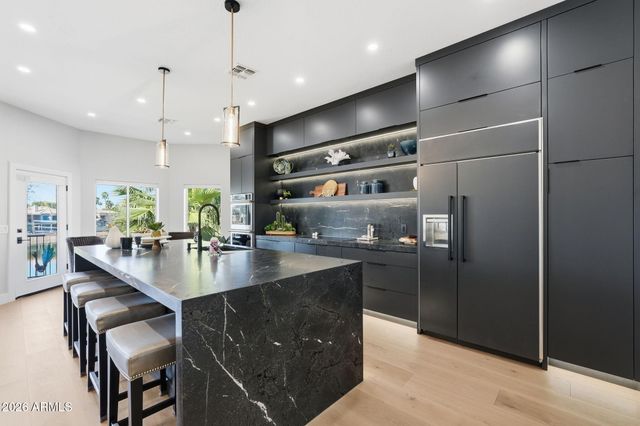 21480 N 56TH Avenue, Glendale, AZ 85308