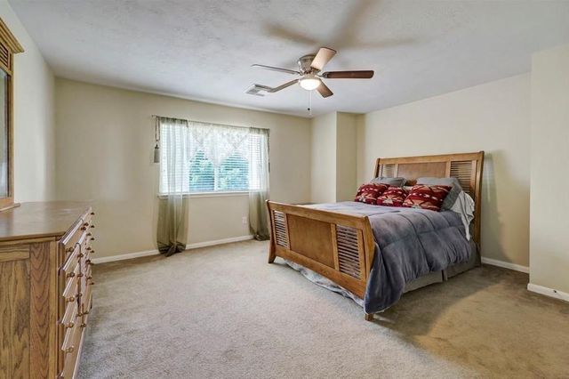 5949 Whispering Lakes Drive, Katy, TX 77493