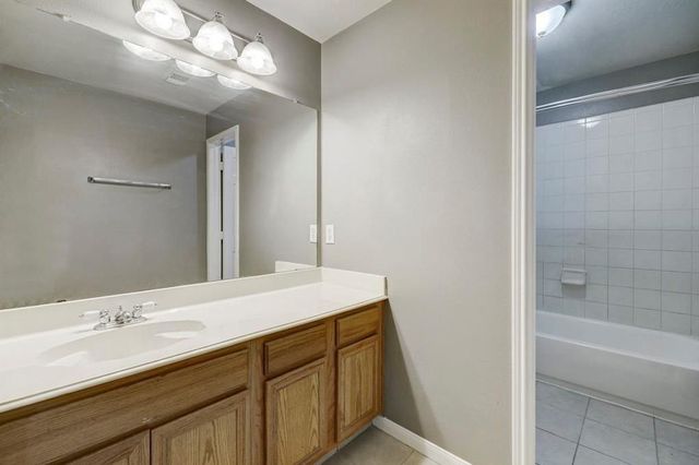 5949 Whispering Lakes Drive, Katy, TX 77493