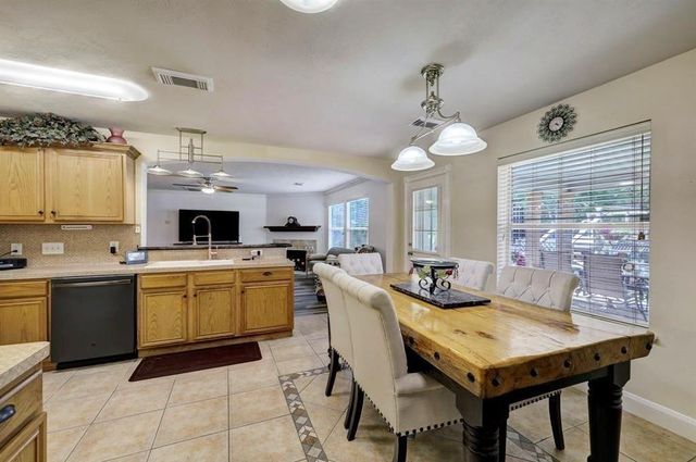 5949 Whispering Lakes Drive, Katy, TX 77493