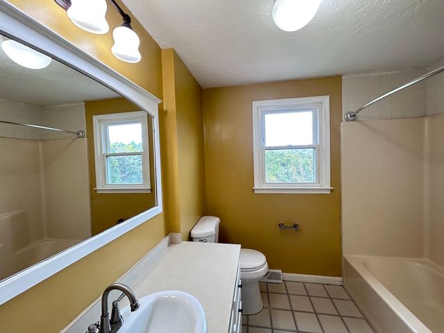 42 Edgewood Rd, Southborough, MA 01772