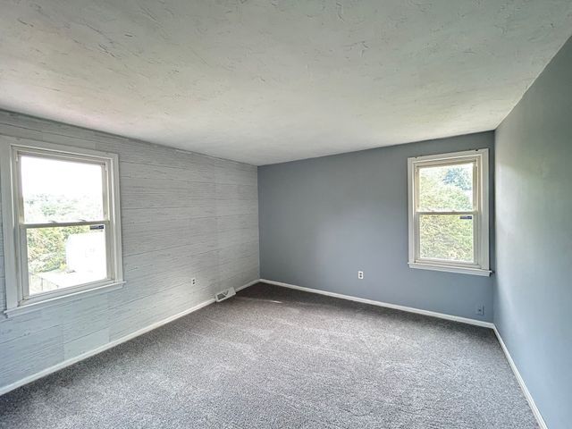 42 Edgewood Rd, Southborough, MA 01772