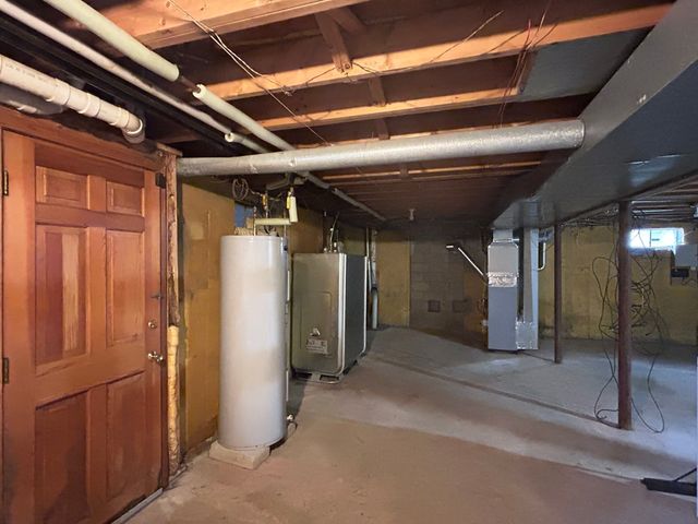 42 Edgewood Rd, Southborough, MA 01772