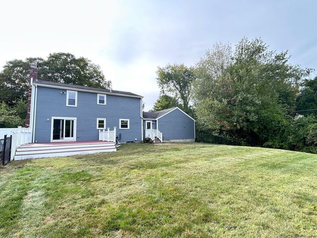 42 Edgewood Rd, Southborough, MA 01772
