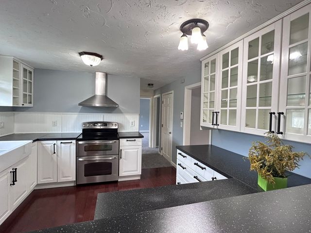 42 Edgewood Rd, Southborough, MA 01772
