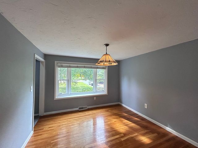 42 Edgewood Rd, Southborough, MA 01772