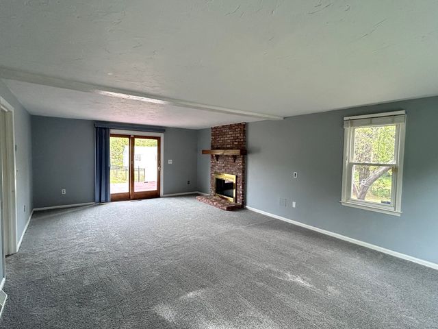 42 Edgewood Rd, Southborough, MA 01772