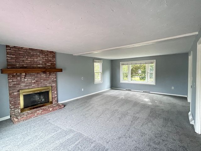 42 Edgewood Rd, Southborough, MA 01772