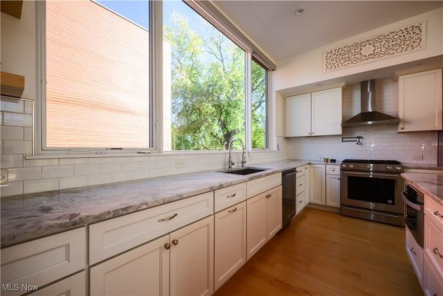 2079 Columbus Road, Cleveland, OH 44113