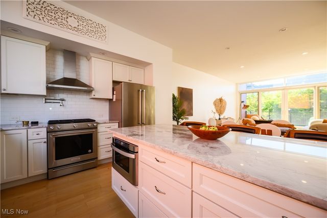 2079 Columbus Road, Cleveland, OH 44113