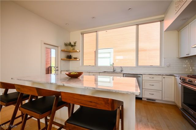 2079 Columbus Road, Cleveland, OH 44113