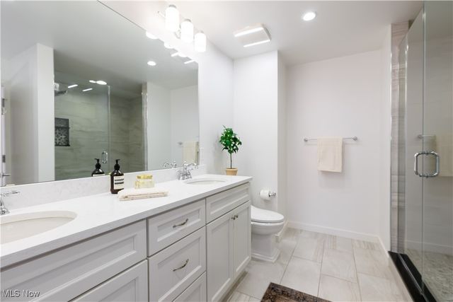 2079 Columbus Road, Cleveland, OH 44113