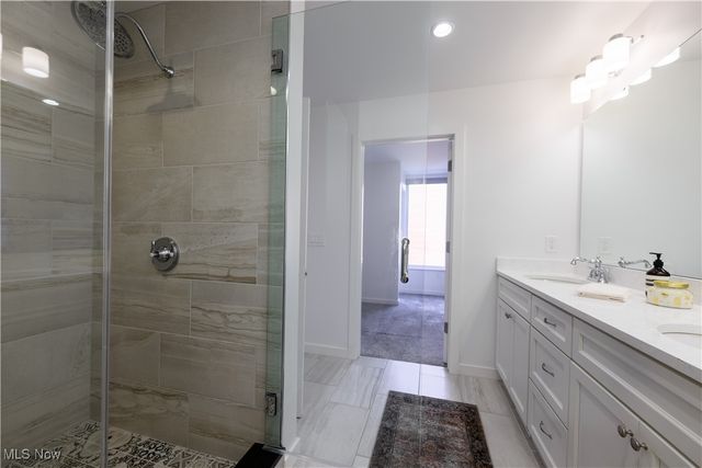 2079 Columbus Road, Cleveland, OH 44113