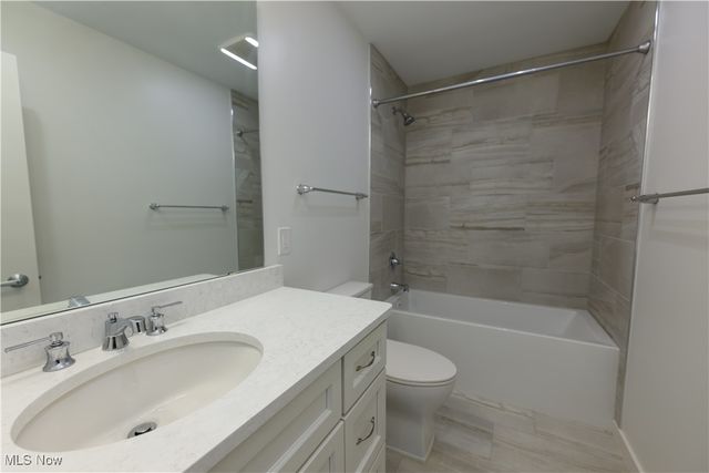 2079 Columbus Road, Cleveland, OH 44113