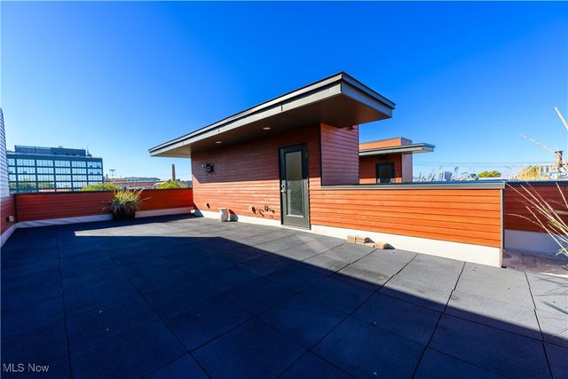 2079 Columbus Road, Cleveland, OH 44113