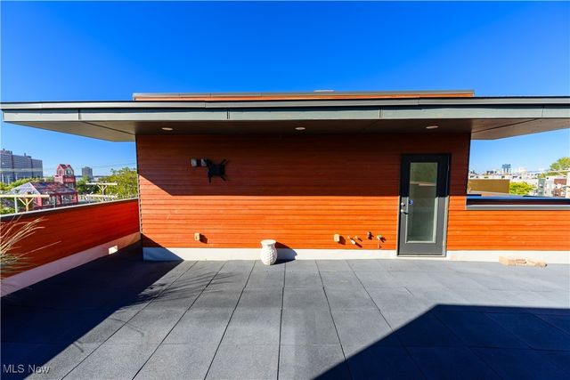 2079 Columbus Road, Cleveland, OH 44113