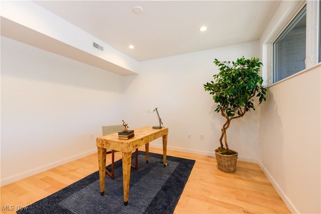 2079 Columbus Road, Cleveland, OH 44113