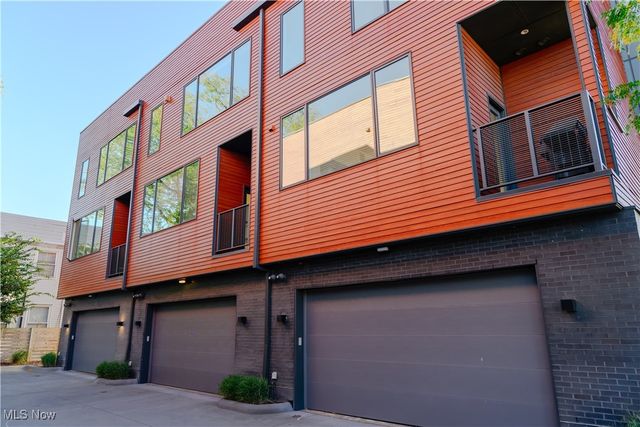 2079 Columbus Road, Cleveland, OH 44113