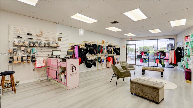 68 169 ST, Hialeah, FL 33015