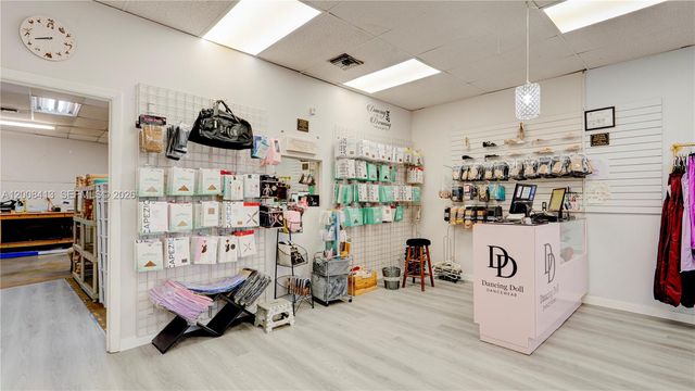 68 169 ST, Hialeah, FL 33015