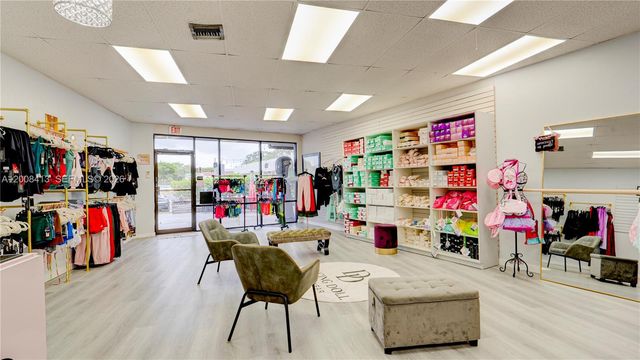 68 169 ST, Hialeah, FL 33015