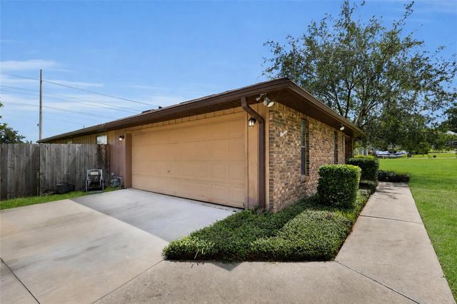 2045 SE 32ND STREET, Ocala, FL 34471