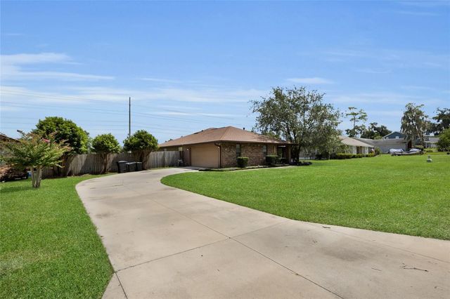 2045 SE 32ND STREET, Ocala, FL 34471