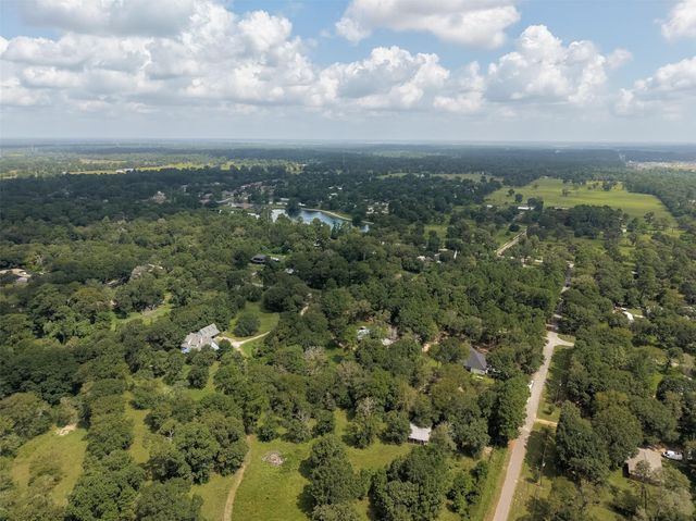 24923 N Clear Creek Road, Hockley, TX 77447
