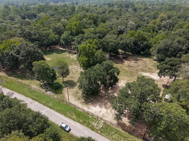 24923 N Clear Creek Road, Hockley, TX 77447