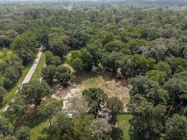 24923 N Clear Creek Road, Hockley, TX 77447
