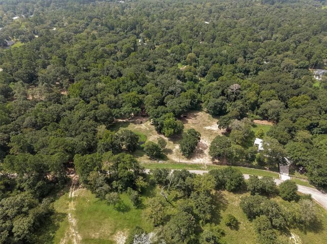 24923 N Clear Creek Road, Hockley, TX 77447