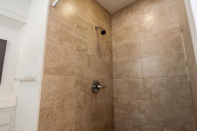 5629 Winsome Lane, Houston, TX 77057